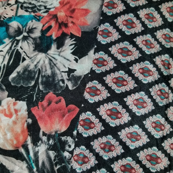 Tolani Floral Tunic Top~Medium - Picture 9 of 10